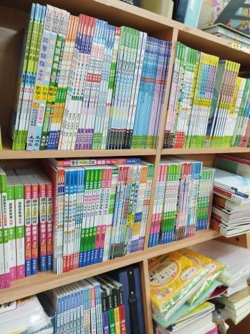 戴渝庭 - 認識的專賣教科書店，各種版本及教師常用推薦