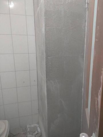 吳振斌 - 浴廁局部牆面磁磚膨拱拆除