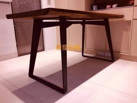 楊雯凱. - 金屬烤漆桌腳