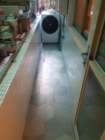 三珈工程有限公司 -  六角磚施工