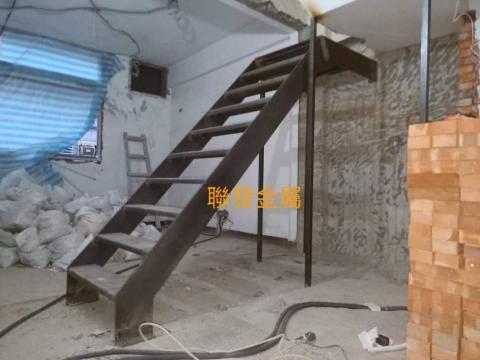 楊雯凱 - 金屬樓梯