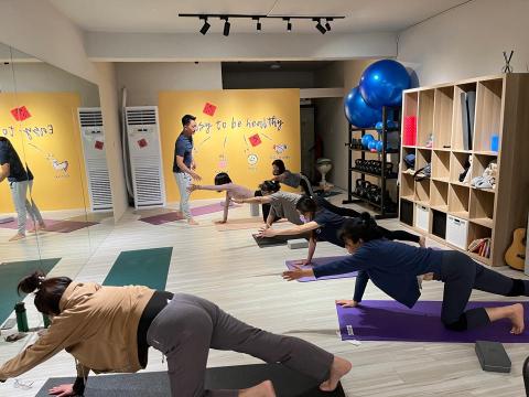 Easy Fit 運動營養空間 - 基礎瑜珈