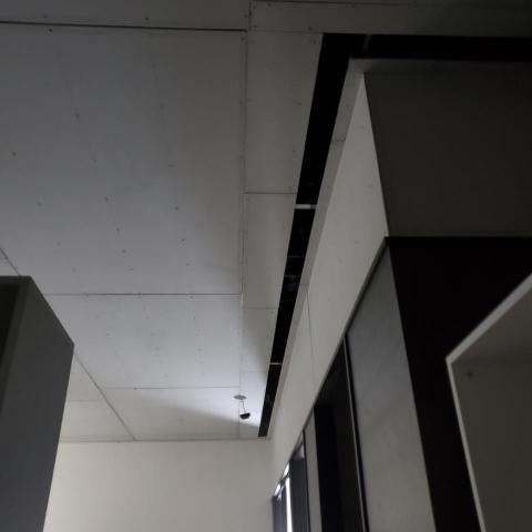 楊小文 - 三峽辦公室，施作造型暗架天花，隔間牆木作窗簾盒