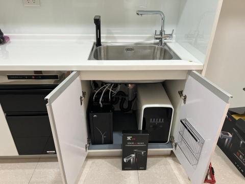 禾業工程 - 高雄市鳳山區宮黛溫熱+直出RO機