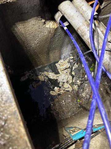 森崎水刀通管清洗工程 - 疏通完成之油污硬塊 森崎水刀通管清洗工程 - 疏通完成之油污硬塊