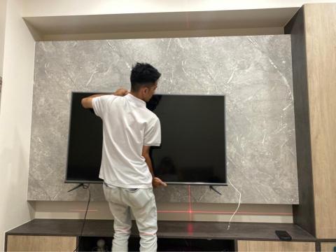 林威誌 - 幫客戶服務電視壁掛