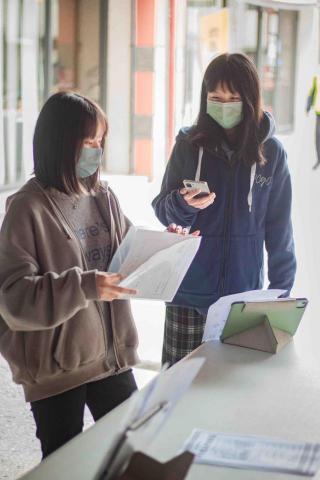 提供遛狗服務的專家楊千霈