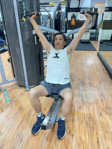 健身達人運動工廠 - 機械肩推