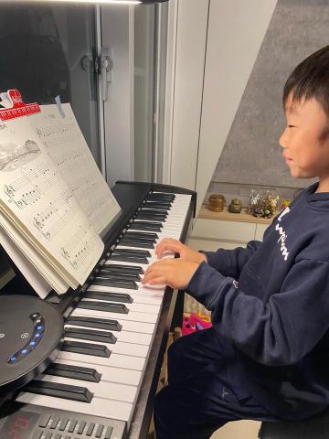 Emma老師鋼琴；檢定；聲樂、流行歌唱教學 - 