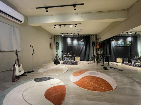 森森音樂x日語 - 團班教室，可運用各種樂器歌唱團班，及日文會話課程。