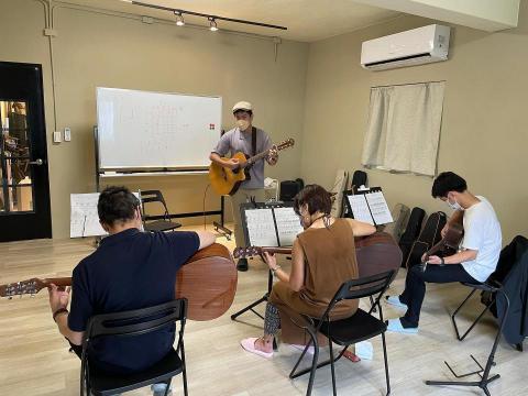 森森音樂x日語 - 吉他團班教學