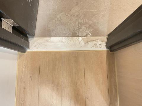 博誠木地板 - 超耐磨地板矽利康收邊