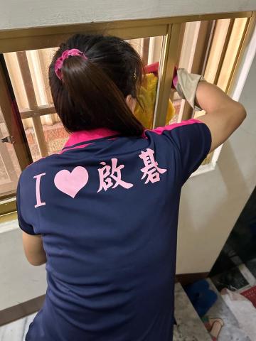 啟碁人力居家清潔 - 窗溝不容忽視