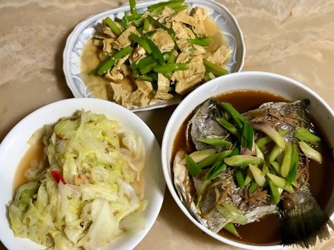 向純芳 - 蒜炒蝦米高麗菜、炒芹菜豆皮、清蒸鱸魚