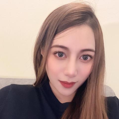 提供美髮剪刀服務的專家王姿婷