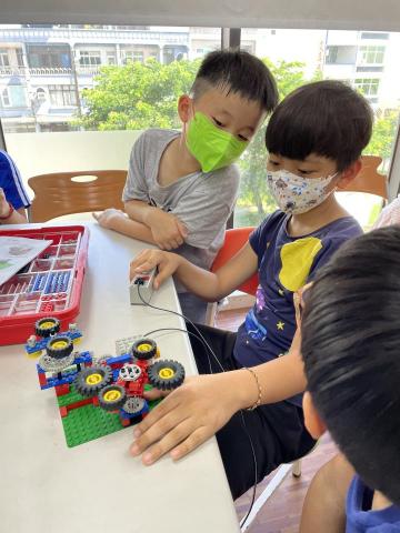 綺綺老師 - 安親營隊-樂高