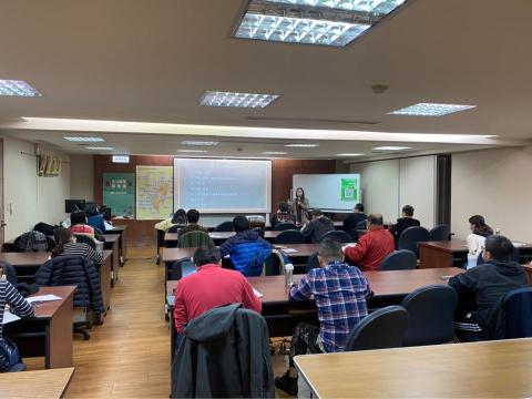 阮氏茹瓊 - 基礎商業越南語班