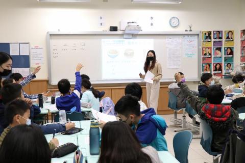 黃郁珽 - 資優數學營期授課情形