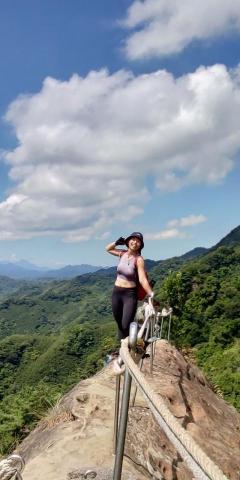 許加冠 - 是山與海的孩子
平時除了工作外還有很多的休閒娛樂
是一位會聊天、很自然的野女孩
