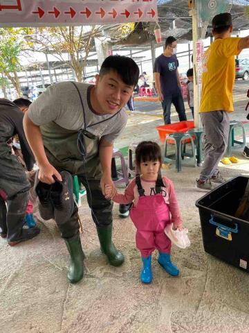 提供e27燈座diy服務的專家廖冠瑜