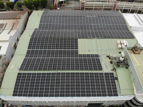 昕陽/領航太陽能發電 周特助 - 台中工業區工廠屋頂出租裝設太陽能發電系統