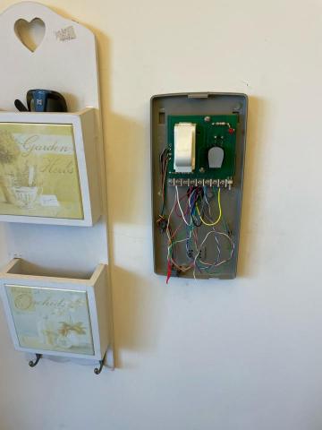 吳鈺威 - 對講機維修、換新