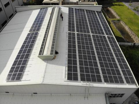 昕陽/領航太陽能發電 周特助 - 台南新市工廠,屋主投資裝設太陽能發電賣電給台電,委託領航/昕陽太陽能 設計規畫施工
