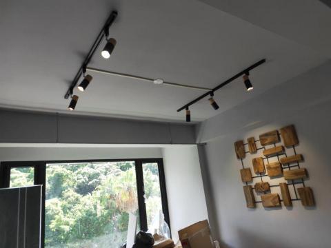 呂凱倫 - 軌道燈安裝