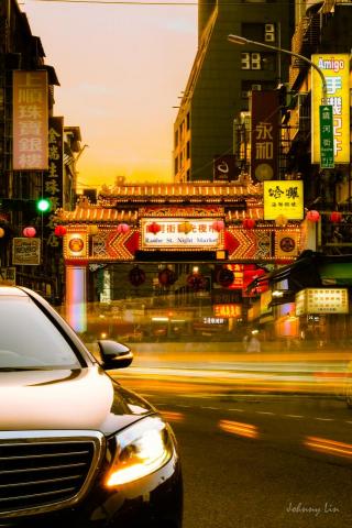 Johnny - AM 17:00
難得晴天的台北
把下午的饒河
染上一片陽光
店家人潮逐漸聚集
---------------------
Photo: Johnny Lin
Device: Nikon Z6II + 24-70 f/4
Place: 饒河夜市
---------------------