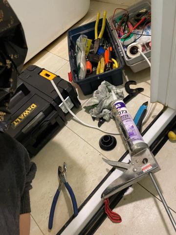 楊家祺 - 馬桶施工中