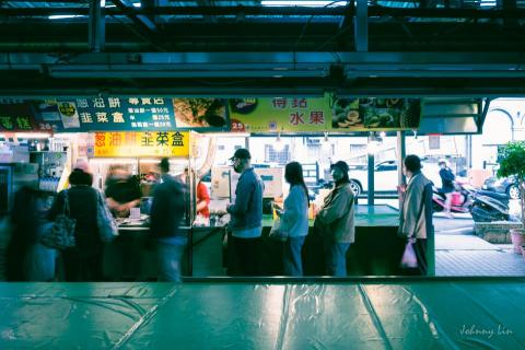 Johnny - #排隊是美味的證明
---------------------
Photo: Johnny Lin
Device: Nikon Z6II + 24-70 f/4
Place: 汐止秀豐市場
---------------------