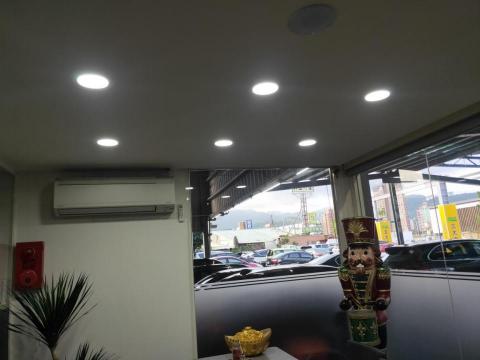 呂凱倫 - 汽車行15公分崁燈安裝