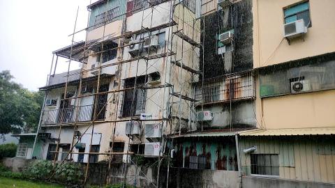 阿寶油漆 - 外牆防水施工。塔架