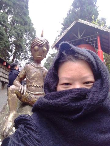 許秀英 -  Who is the hero ?   眼賤。臉賤。嘴賤。鳥賤。   Eyes bitch.....look bitch ...mouth bitch.....bird bitch .......?  !