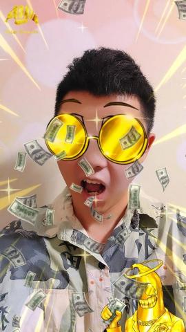 恆有創藝有限公司 -  社群濾鏡，土豪蕉NFT，『Baller Bananas NFT』
Baller Bananas NFT 土豪蕉AR濾鏡！濾鏡可以用點頭及碰觸螢幕的方式來改變眼鏡造型，更可以張開嘴巴，享受金錢滿天飛的快感！快來呼朋引伴一起享受土豪生活！