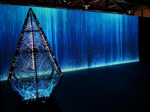 恆有創藝有限公司 - 科技藝術，2020集集燈會，『觸集．光影』
集集車站是台灣僅存的古老火車站之一，細細觀察這歷史悠久的火車站， 將車站古樸優美之元素與光影互動科技結合，產生絢光綺影，彷彿說著今與昔的相互照映。運用火車站上方八角花型木飾、火車站前方柱子與火車車輪的造型做為光影圖樣，立體裝置外觀以8個多邊形組成,鏤空使光影投射在地上，可伸手觸摸 EL 冷光條為裝置增添亮光與色彩。