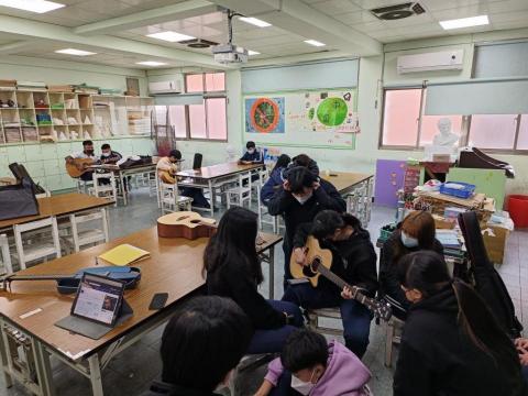 享樂音樂工作室 - 不知道第幾次社課了 享樂音樂工作室 - 不知道第幾次社課了