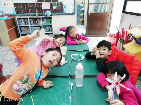 陳曉郁 - 帶小朋友一起做美勞~