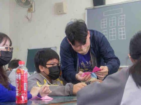 提供數學奧林匹亞服務的專家許庭瑋