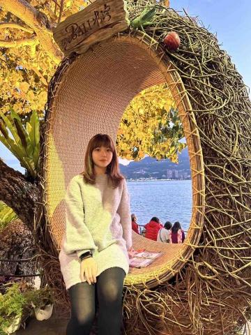 提供睫毛夾用法服務的專家金紫婕