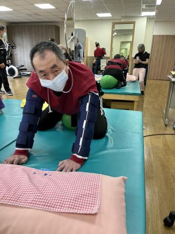 李榮雪 - 輔助中風復健治療