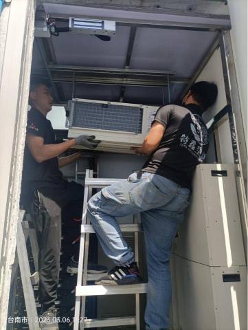 特鑫空調工程行 - 除濕機吊掛 特鑫空調工程行 - 除濕機吊掛