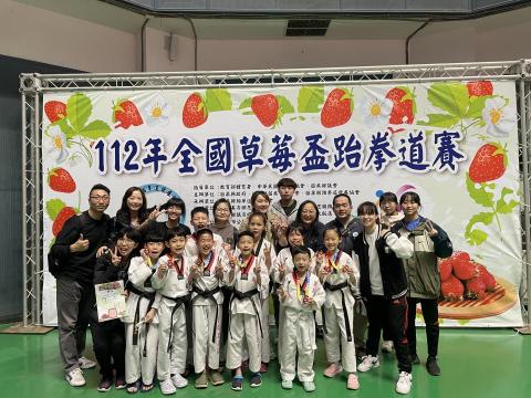 陳煜衡 - 全國草莓盃得獎團體照