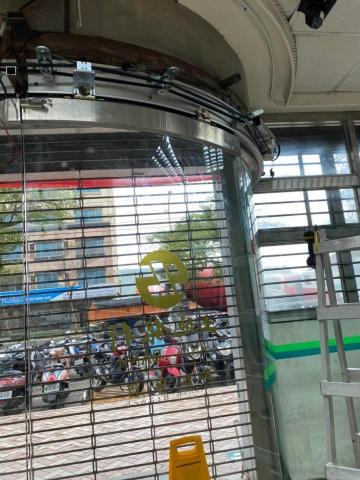 捷達動力科技有限公司 - 土地銀行-弧形自動門


