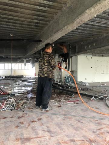 以便以謝室內裝修工程行 - 辦公大樓整層拆除含清運