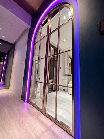 明達金屬工程 - 鍍鈦玻璃推拉門