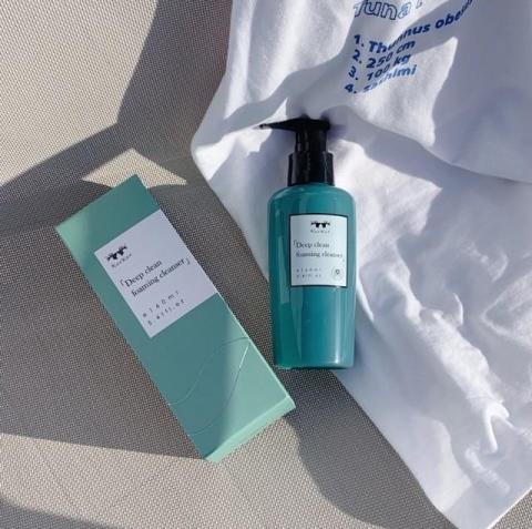 J.P.F 布朗夏爾設計有限公司 - 洗面露包裝設計，簡約風格。