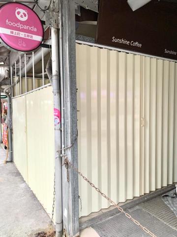 時尚頑布 - 塑膠拉門施工完成還蠻難鑽的都是鐵