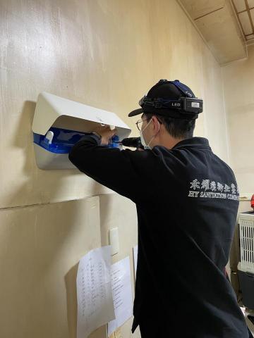 禾耀環衛企業社 - 安裝科技廠級捕蟲燈