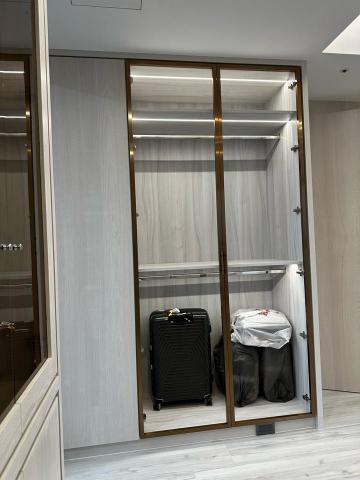 明達金屬工程 - 衣櫥鍍鈦門